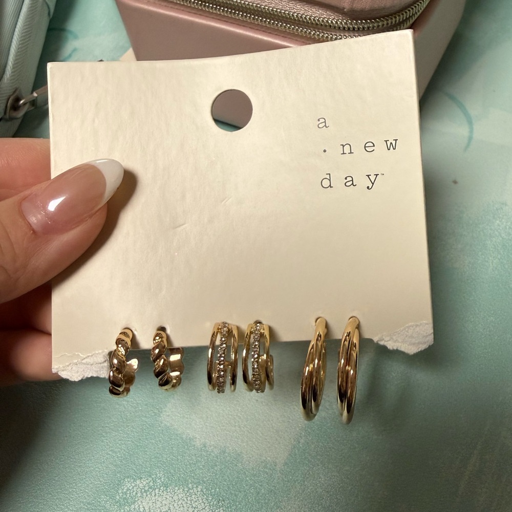NWT a new day gold hoop set